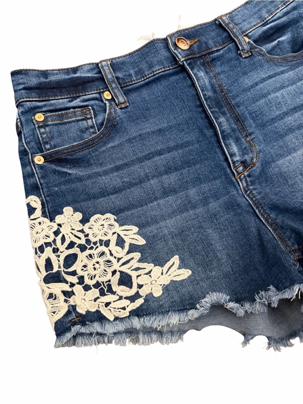 Altar’d State Floral Crochet Lace Denim Shorts Women’s Size 7/28 Boho Frayed Hem - Picture 4 of 7
